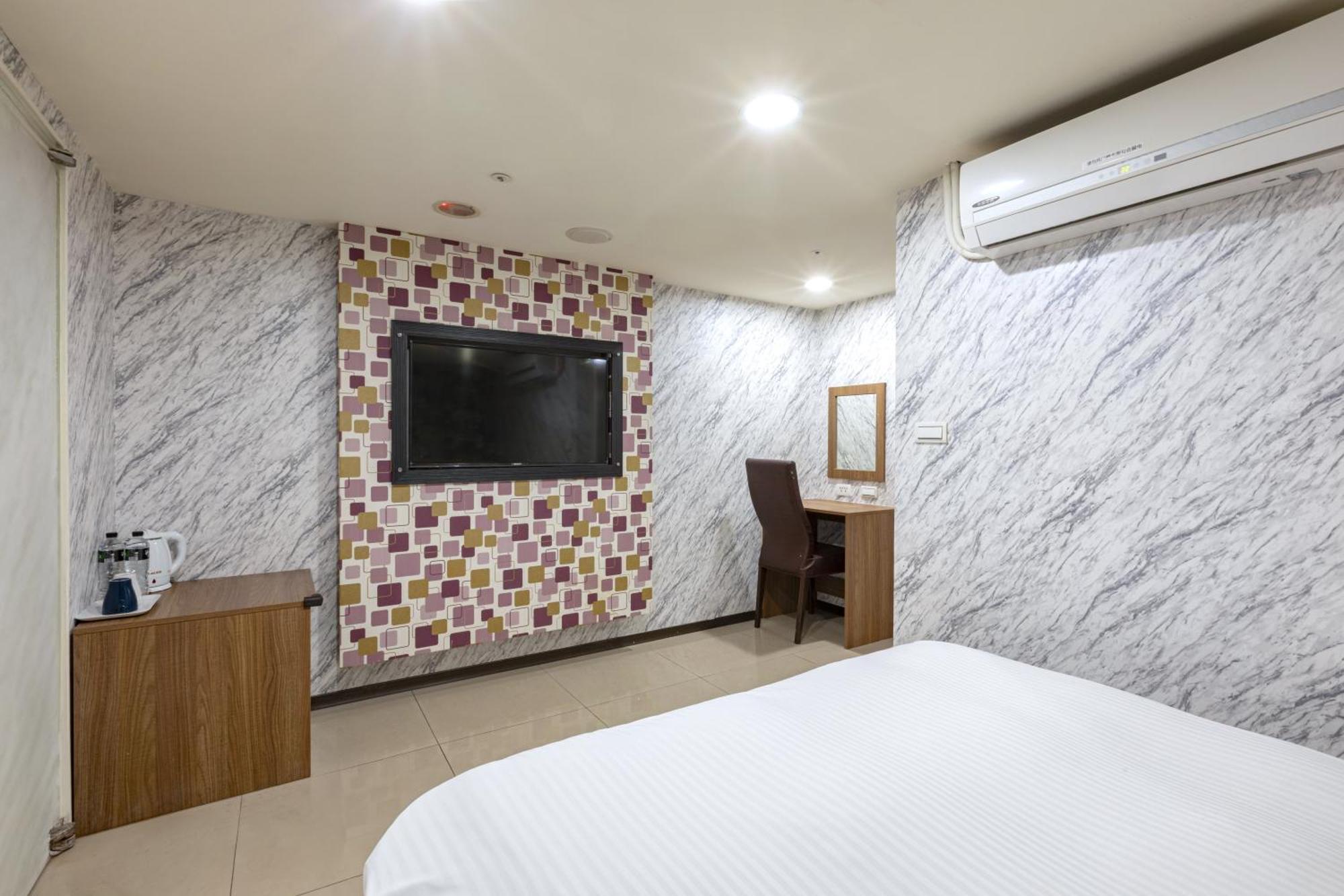 E Lim Hotel تشونغلي الغرفة الصورة