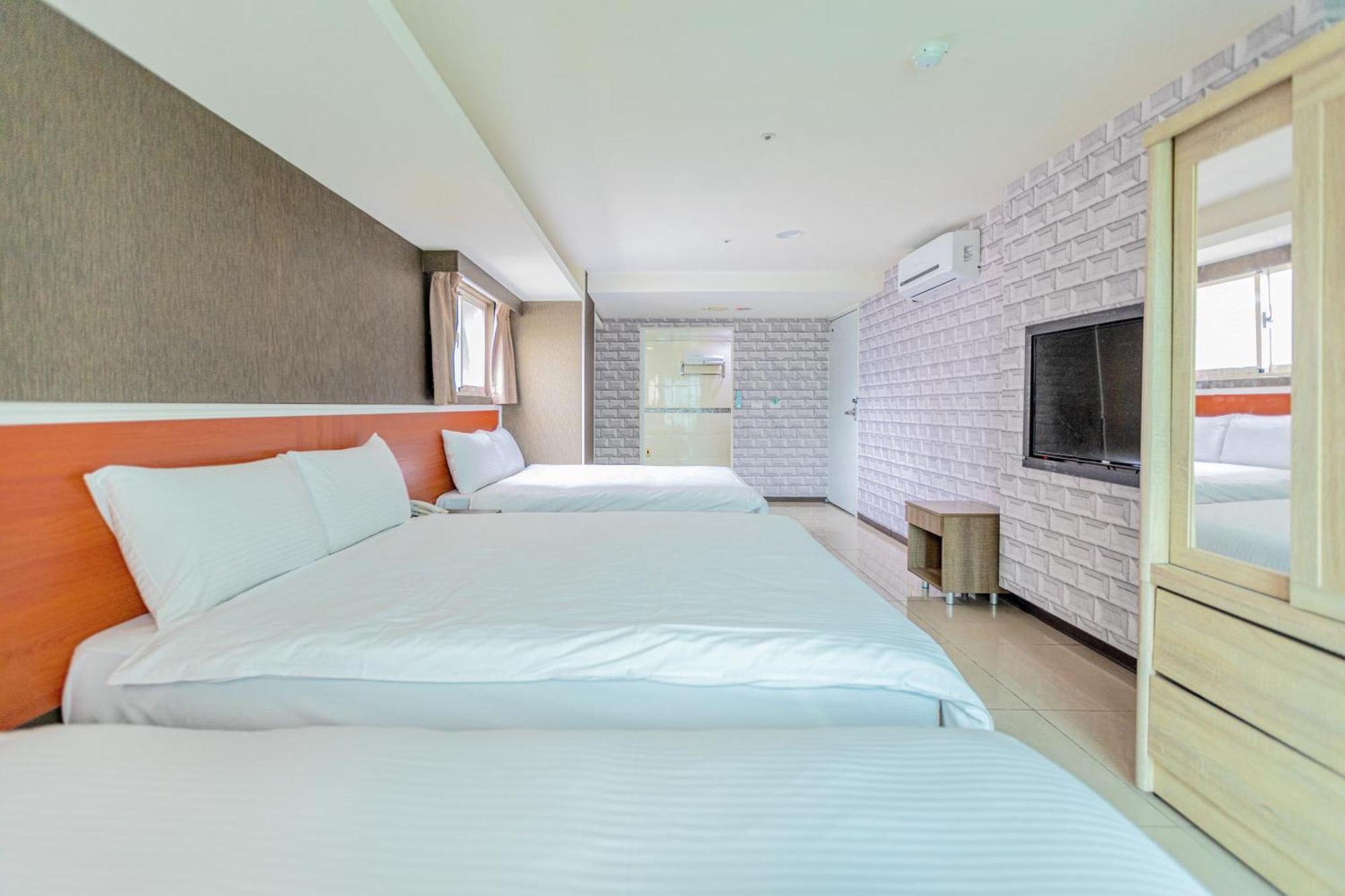 E Lim Hotel تشونغلي الغرفة الصورة