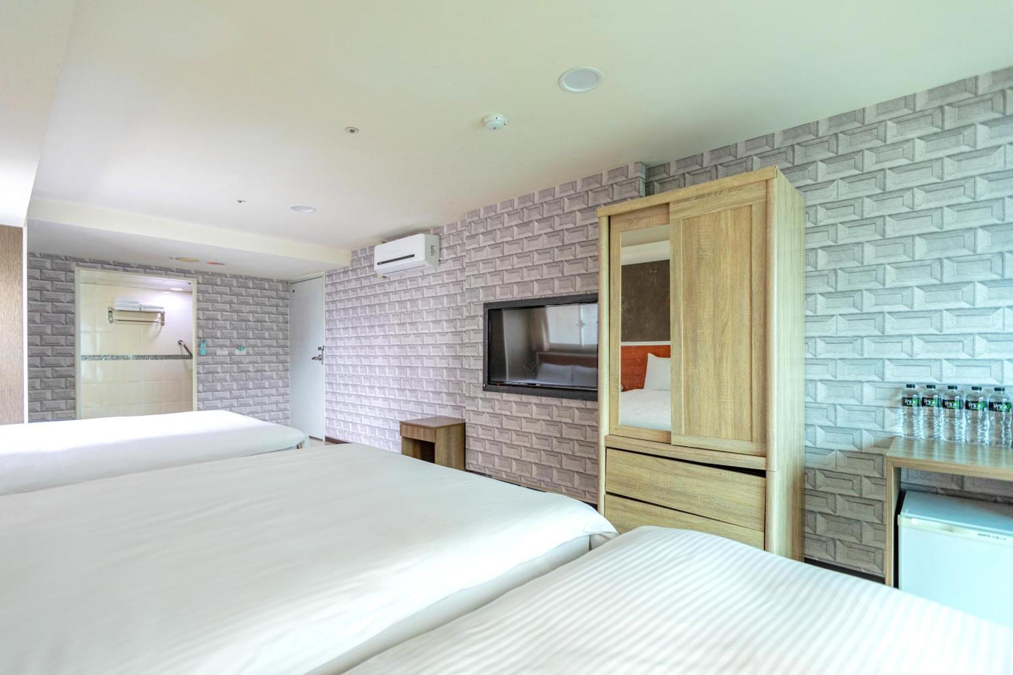 E Lim Hotel تشونغلي الغرفة الصورة