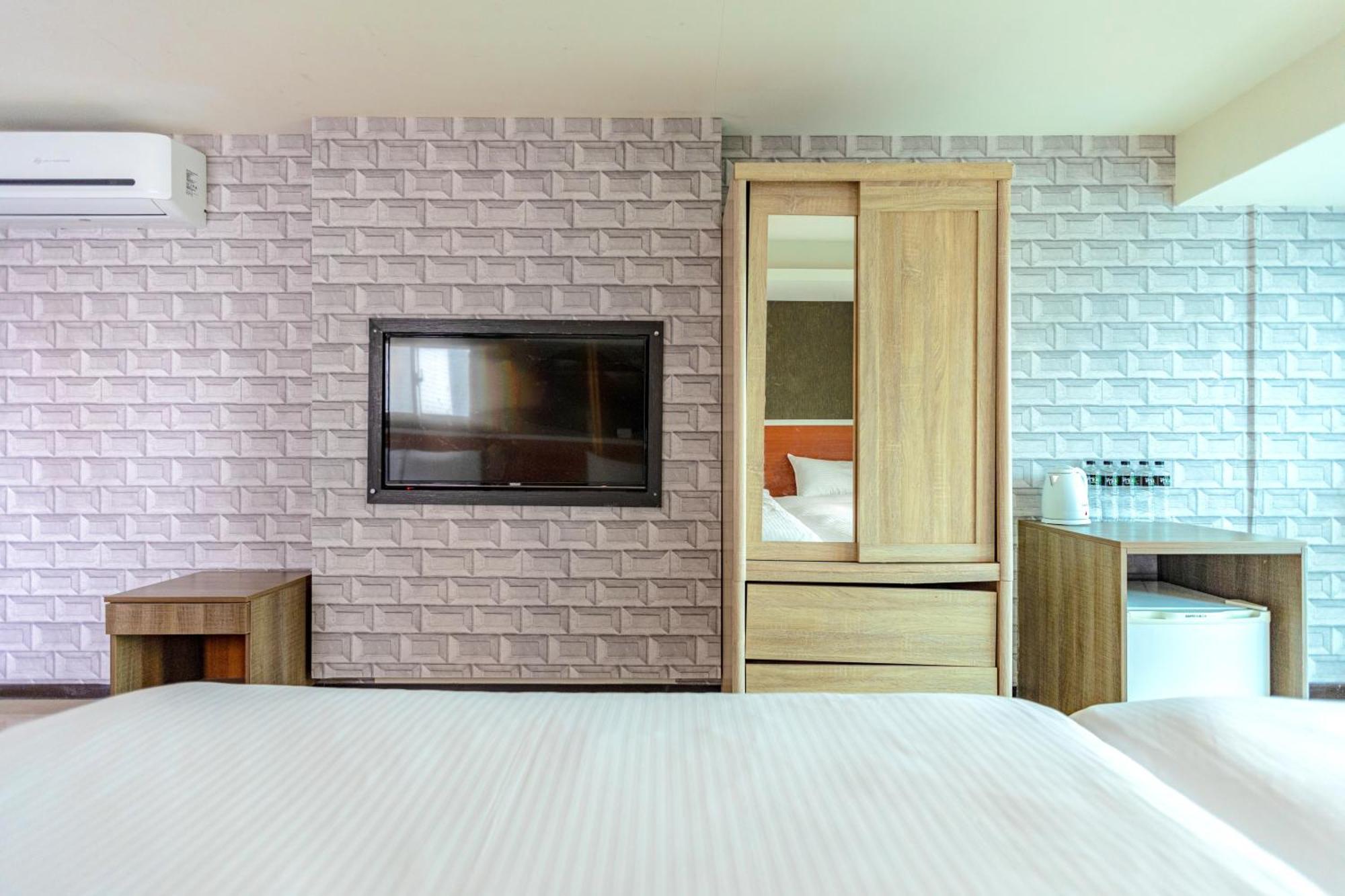 E Lim Hotel تشونغلي الغرفة الصورة