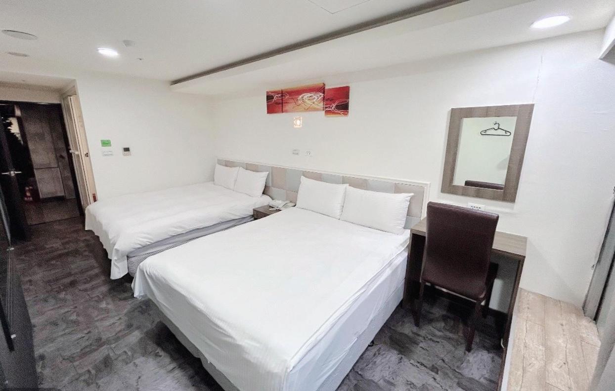 E Lim Hotel تشونغلي الغرفة الصورة